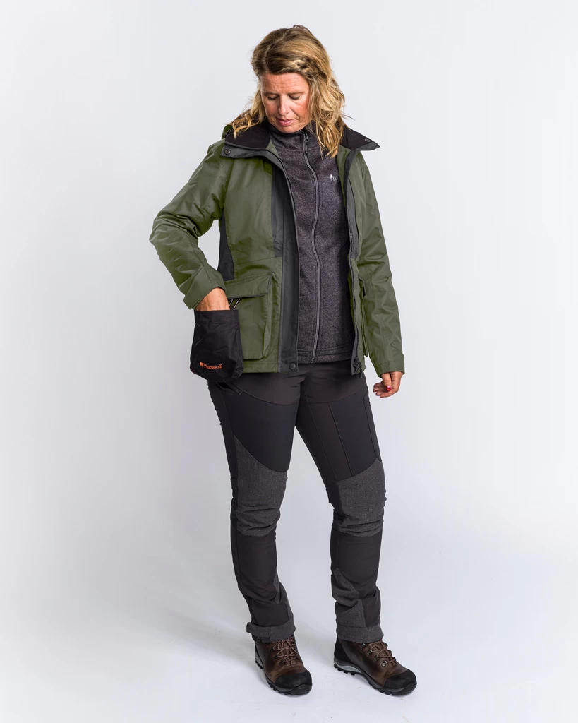 Pinewood Hondensport Trainings Jas Dames Mosgroen / Zwart (153) 2.0 6 Pinewood Hondensport Trainings Jas Dames Mosgroen / Zwart (153) 2.0 - Afbeelding 4