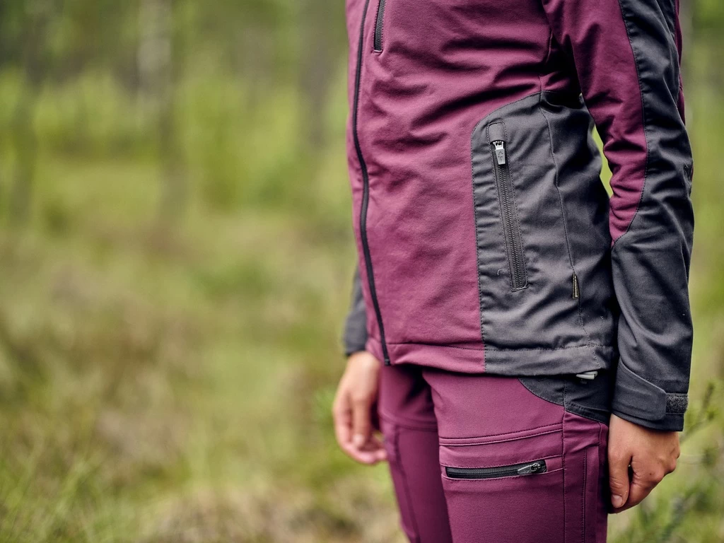 Pinewood Finnveden Hybrid Broek Dames Plum / Antraciet (582) 7 Pinewood Finnveden Hybrid Broek Dames Plum / Antraciet (582) - Afbeelding 5