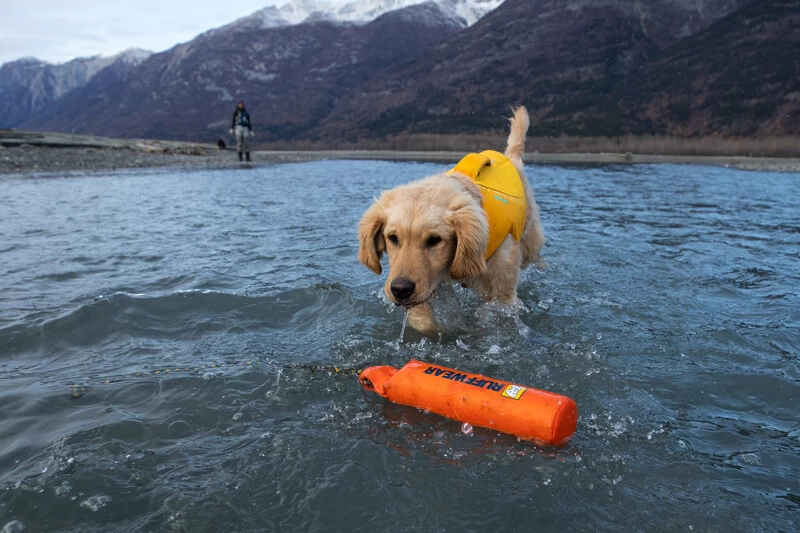 Ruffwear Lunker Floating Toy Dummy Campfire Orange 4 Ruffwear Lunker Floating Toy Dummy Campfire Orange - Afbeelding 2
