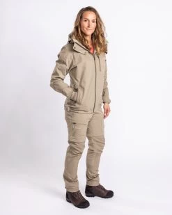 Pinewood Finnveden Hybrid Dames Jas Light Khaki (224) -Sport Verkoop da2114ca67b1f1e28771305bc97a8eba10123b80