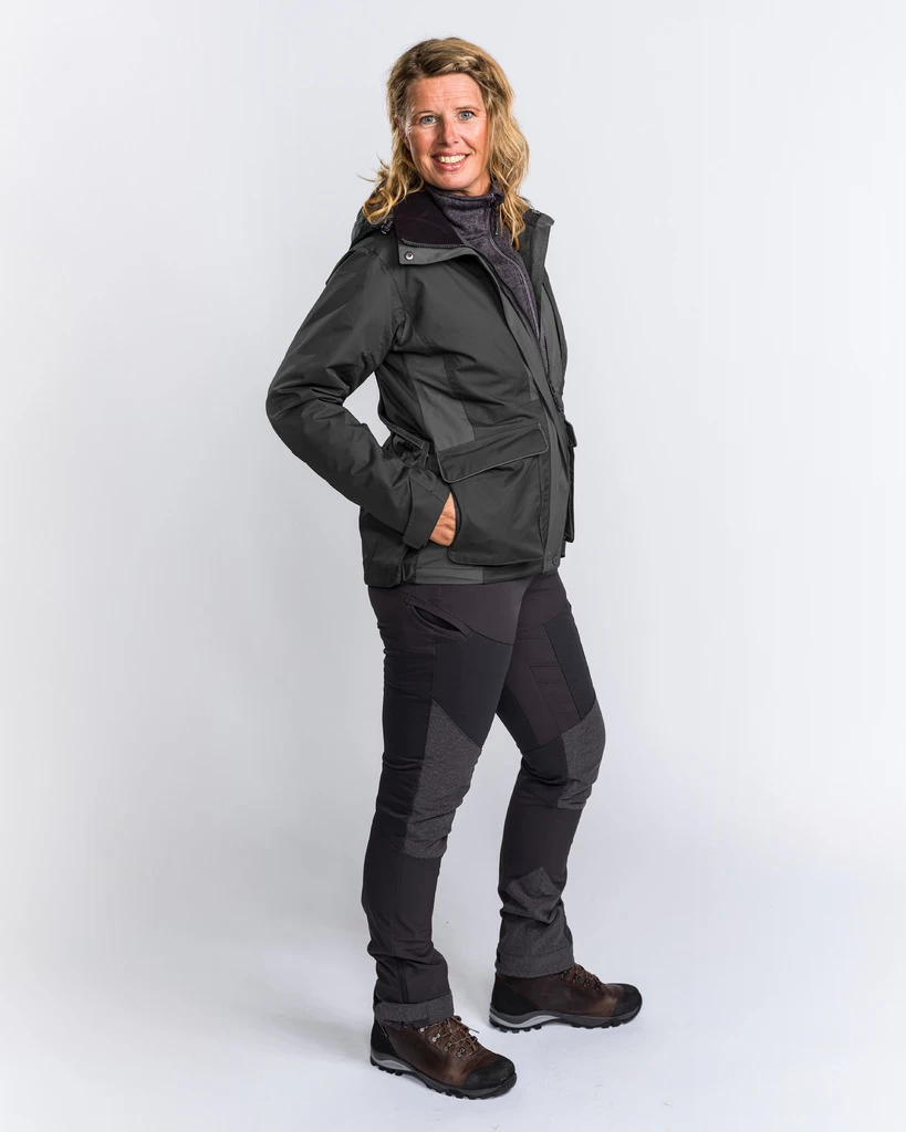 Pinewood Hondensport Trainings Jas Dames Zwart (407) 2.0 7 Pinewood Hondensport Trainings Jas Dames Zwart (407) 2.0 - Afbeelding 5